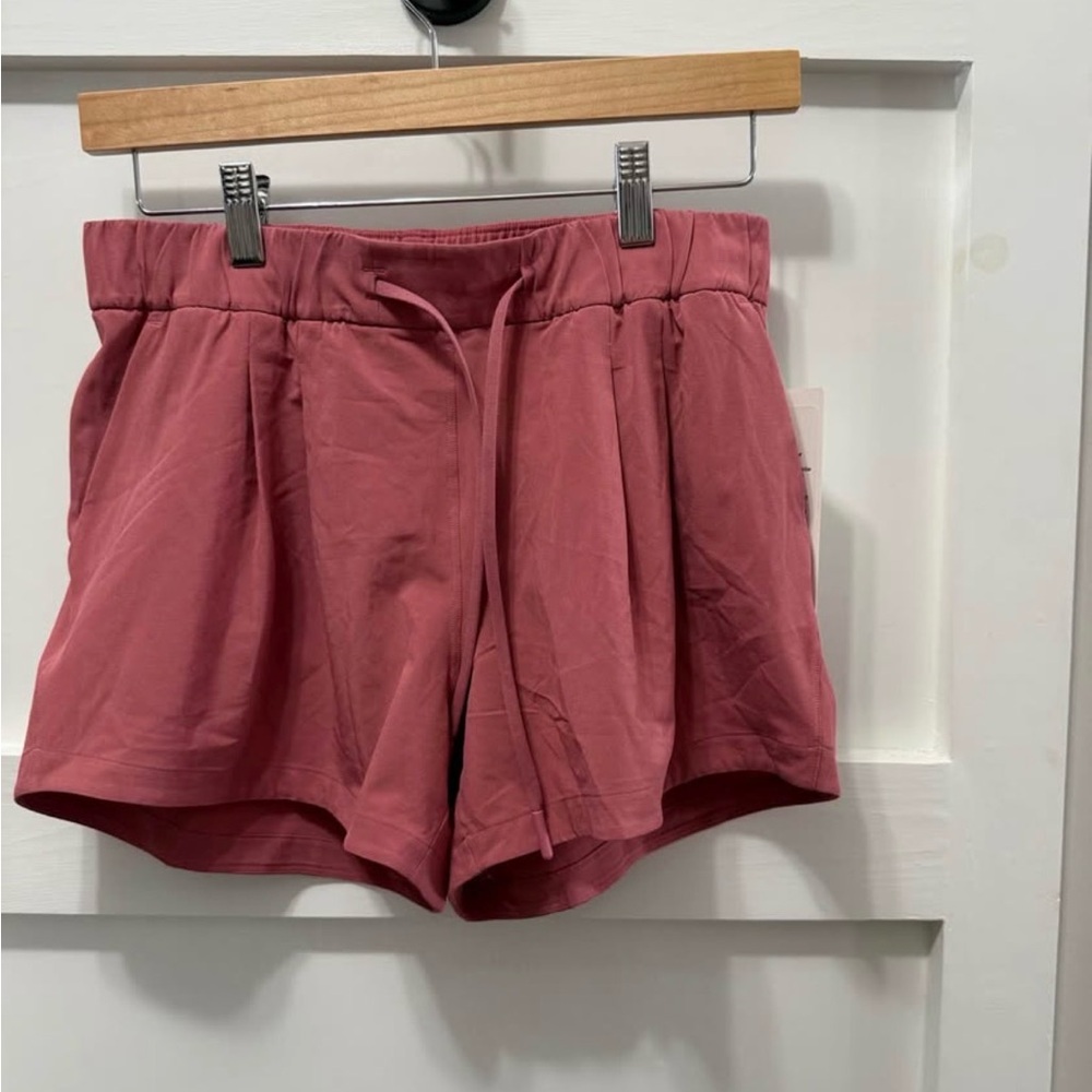 NWT lululemon athletica Athletic Shorts - size 4